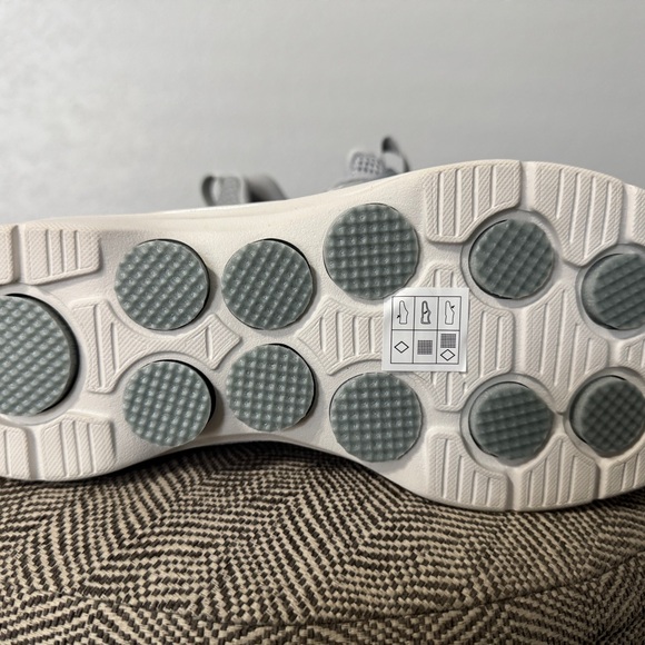Skechers Go Walk Sneakers - NWT - Picture 4 of 7